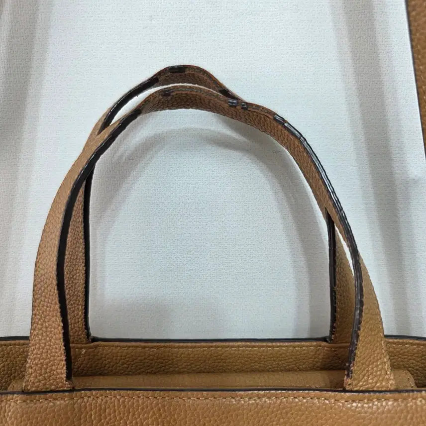 [BUNJANG] Metrocity Embossed Logo Tote Shoulder Bag / 메트로시티 엠보싱 로고 토트 겸 숄더백