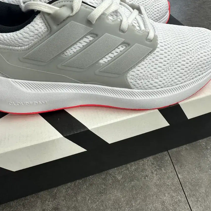 [BUNJANG] Adidas Cloudfoam White Sneakers 255mm / 아디다스 클라우드폼 흰색 운동화 255mm