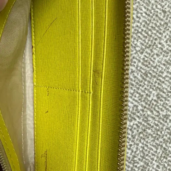 [BUNJANG] Furla Yellow Leather L-Zip Long Wallet / 훌라(Furla) 옐로우 컬러 가죽 L자형 지퍼 장지갑입니다.
