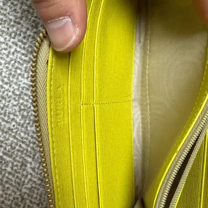 [BUNJANG] Furla Yellow Leather L-Zip Long Wallet / 훌라(Furla) 옐로우 컬러 가죽 L자형 지퍼 장지갑입니다.