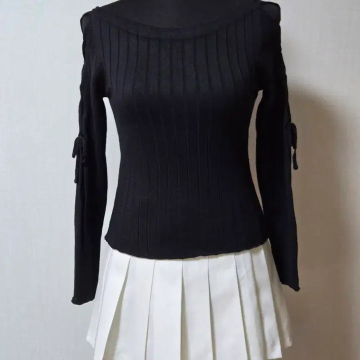 [BUNJANG] Black Cutout X-String Top / 블랙 컷아웃 팔X 자 스트링 포인트