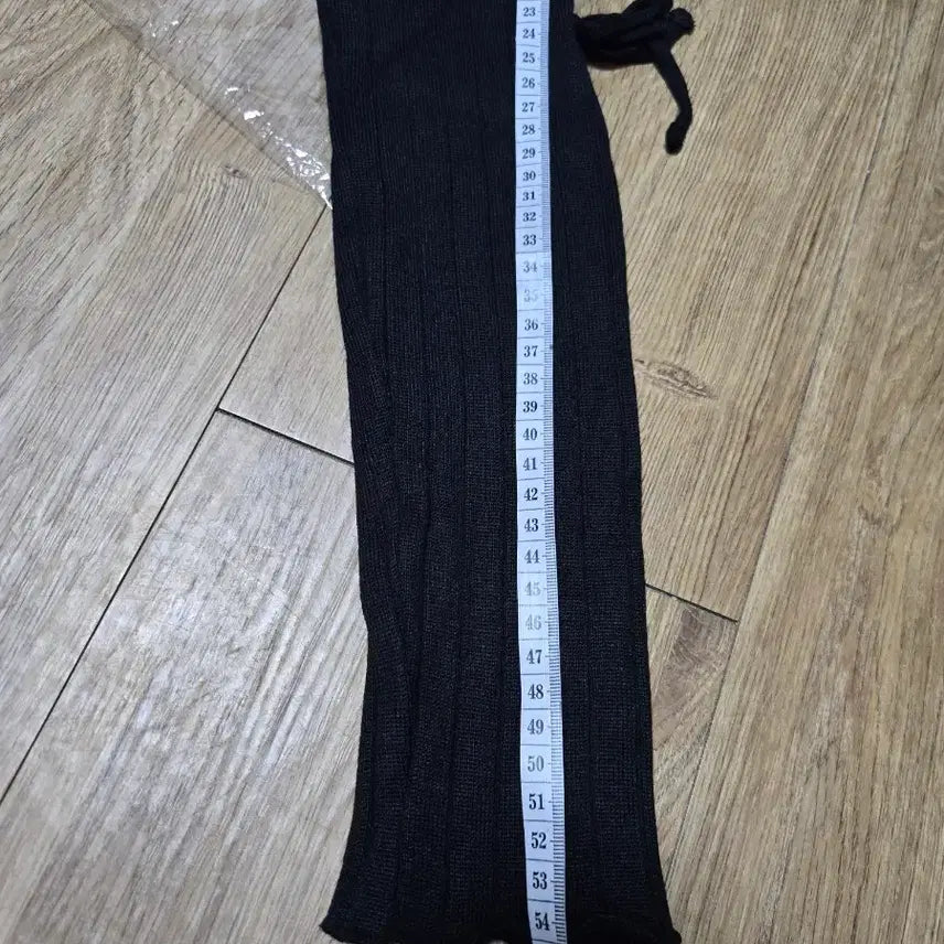 [BUNJANG] Cut-out X-String Detail Knit Top / 블랙 컷아웃 팔X 자 스트링 포인트