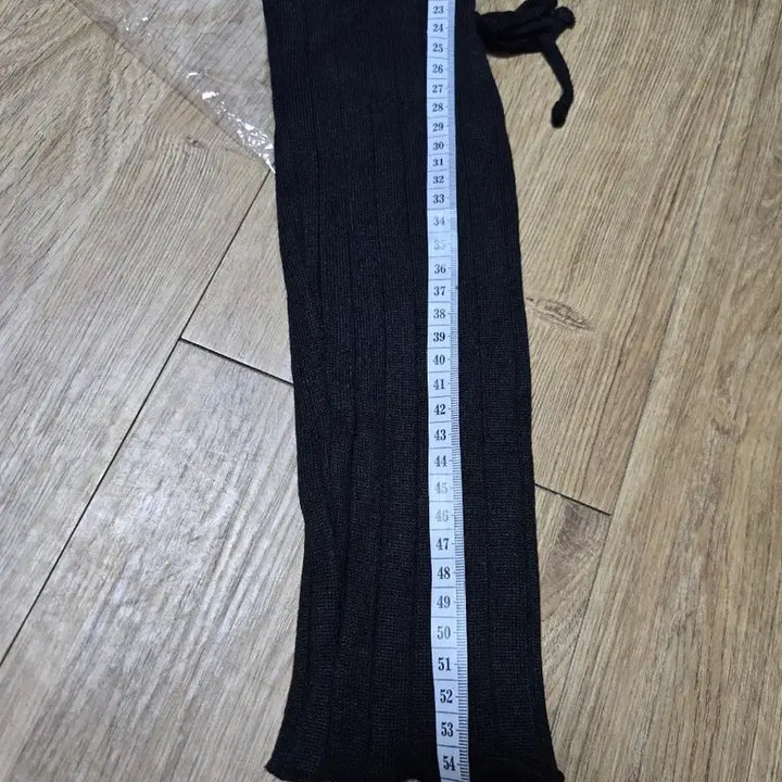 [BUNJANG] Cut-out X-String Detail Knit Top / 블랙 컷아웃 팔X 자 스트링 포인트