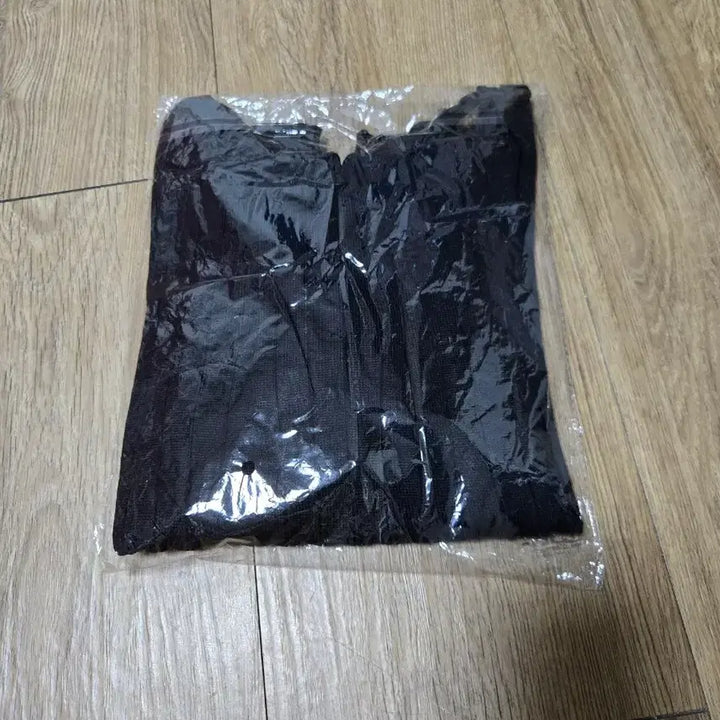 [BUNJANG] Black Cutout X-String Top / 블랙 컷아웃 팔X 자 스트링 포인트