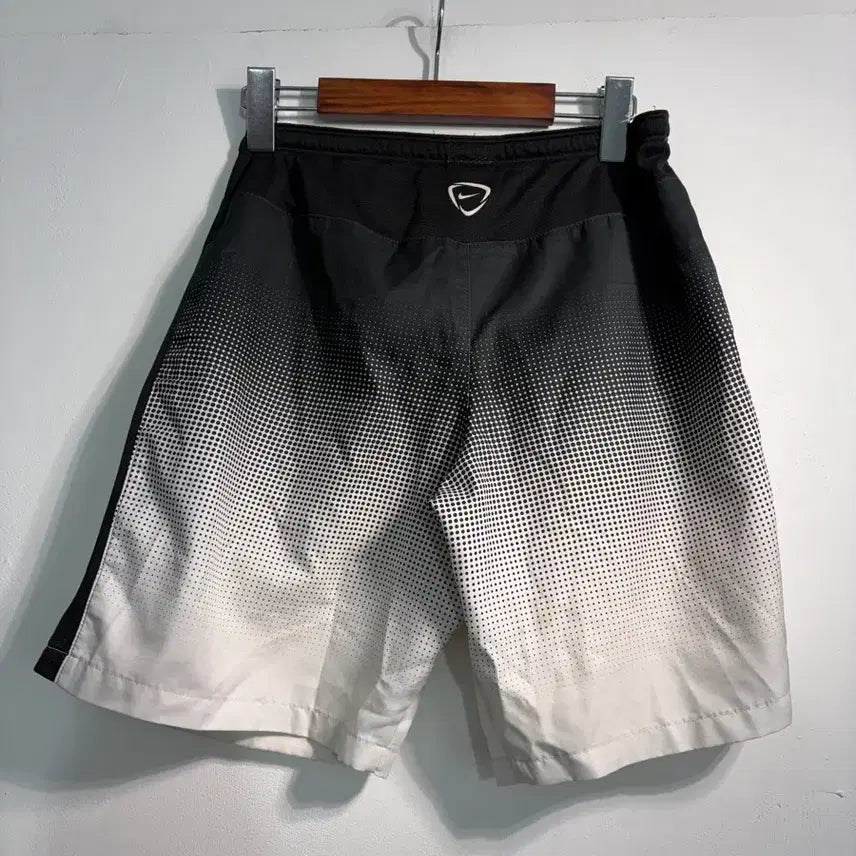 [BUNJANG] Nike Training Shorts M / 만원샵) Nike 나이키 트레이닝 반바지 m A924