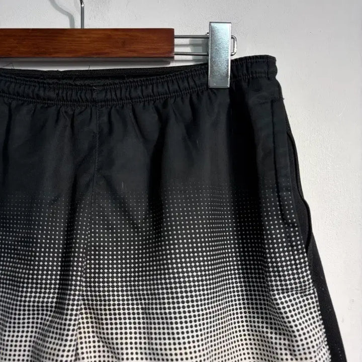 [BUNJANG] Nike Training Shorts M / 만원샵) Nike 나이키 트레이닝 반바지 m A924