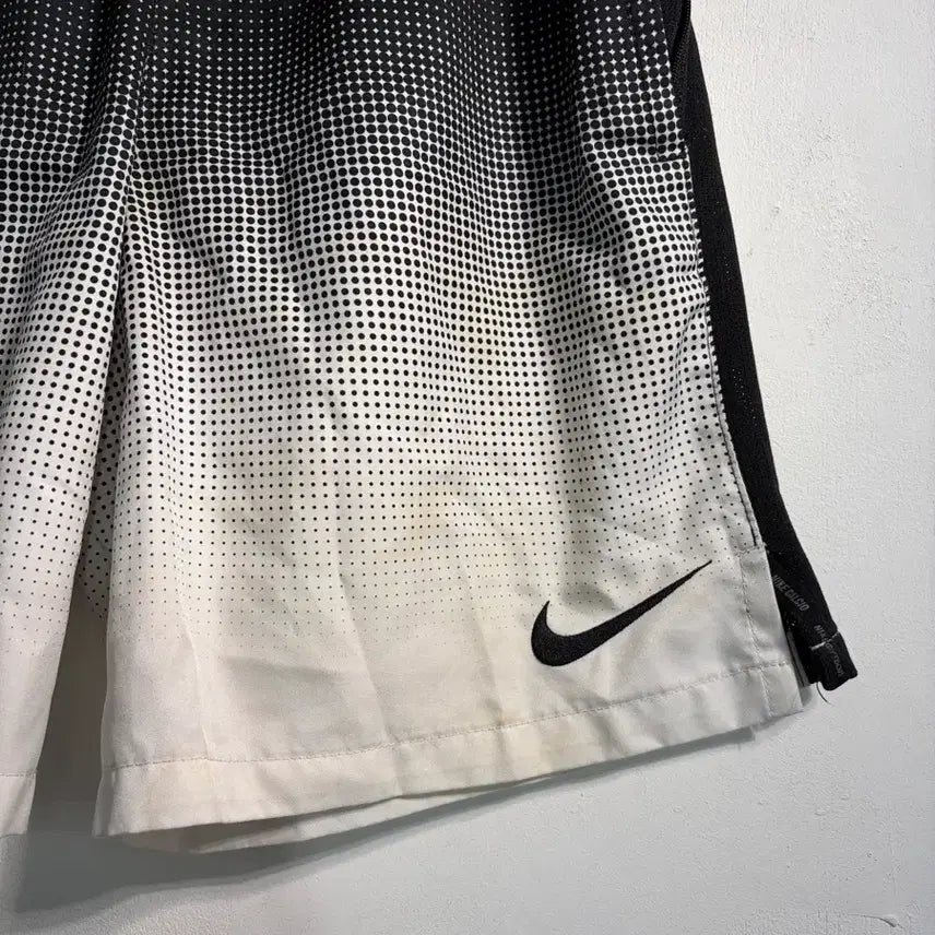 [BUNJANG] Nike Training Shorts M / 만원샵) Nike 나이키 트레이닝 반바지 m A924