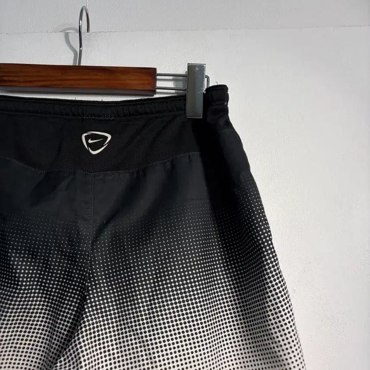 [BUNJANG] Nike Training Shorts M / 만원샵) Nike 나이키 트레이닝 반바지 m A924