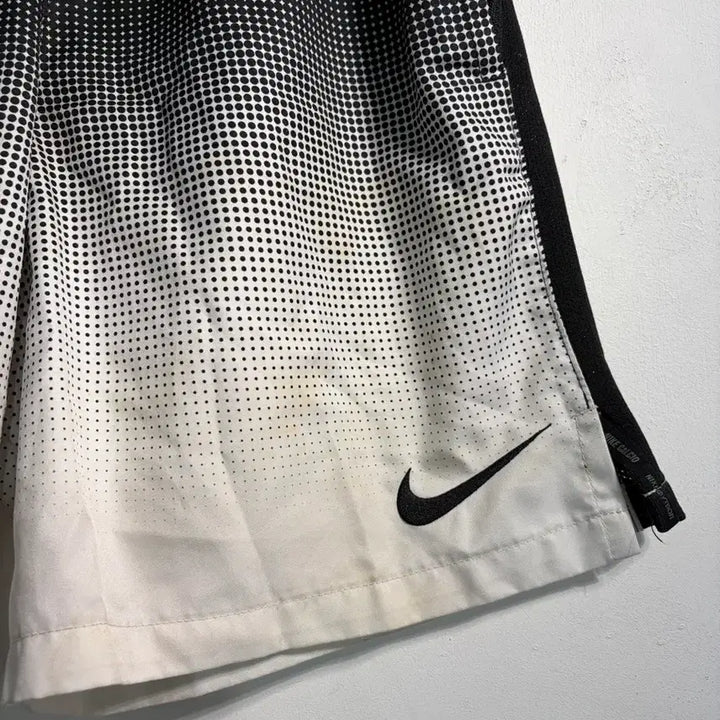 [BUNJANG] Nike Training Shorts M / 만원샵) Nike 나이키 트레이닝 반바지 m A924