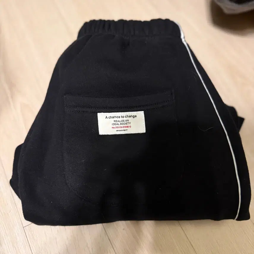 [BUNJANG] ACOVER Side Piping Jogger Pants Black / 어커버 사이드 파이핑 조거 팬츠 블랙 트레이닝바지