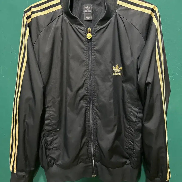 [BUNJANG] Adidas Black and Gold Windbreaker Jacket / 아디다스 검금 바람막이 105