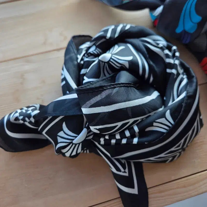 [BUNJANG] C*rst Silk Scarf / 크*st 스카프