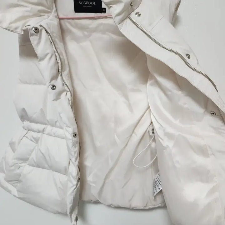 [BUNJANG] SO.WOOL Goose Down Lightweight Padded Vest Ivory (55-66) / 택O.새것)SO.WOOL 구스다운 경량 패딩 조끼 아이보리 55-66