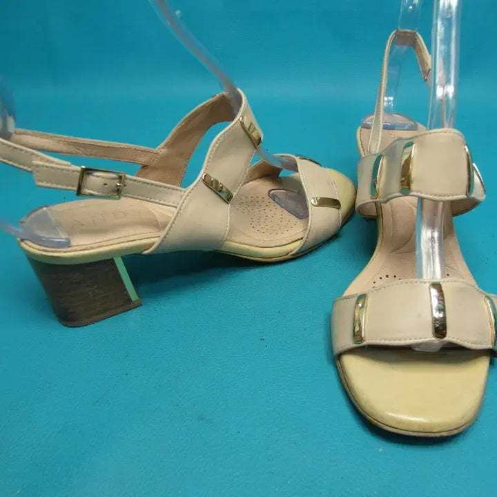 [BUNJANG] Tandy Gold Strap Platform Sandals / 235/pu6-452/탠디 금장 통굽 스트랩 샌들/구제특별시