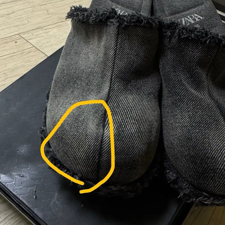 [BUNJANG] ZARA Denim Studded Mules (Size 240) / 자라 데님 스터드 뮬 240