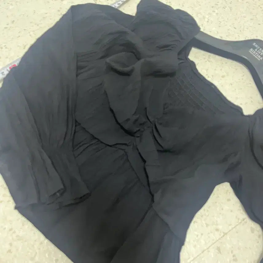 [BUNJANG] Black Shirred Blouse / 블랙 셔링 블라우스