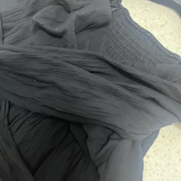 [BUNJANG] Black Shirred Blouse / 블랙 셔링 블라우스