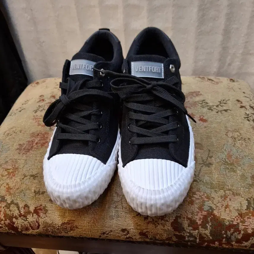 [BUNJANG] VENTFORT Black and White Sneakers / VENTFORT 검흰 단화 스니커즈