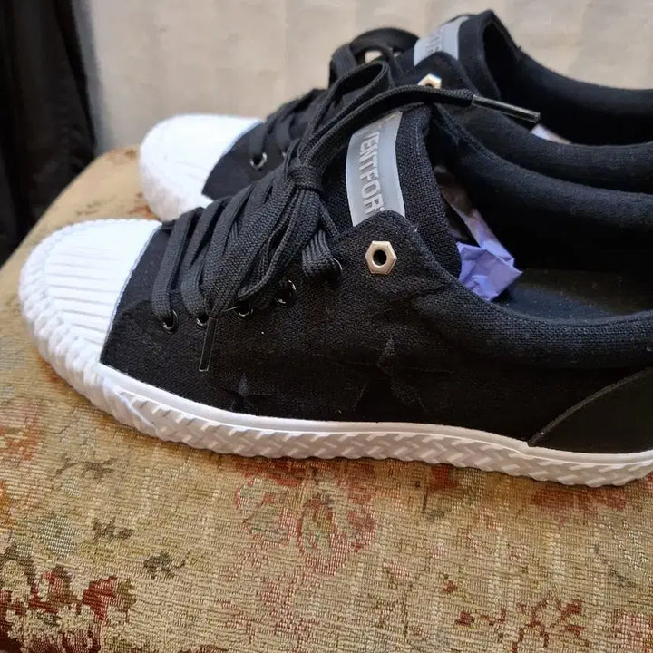 [BUNJANG] VENTFORT Black and White Sneakers / VENTFORT 검흰 단화 스니커즈