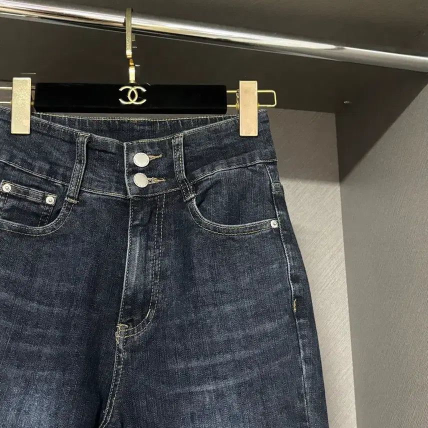 [BUNJANG] Two-Button Bootcut Jeans (Dark Blue) / 투버튼 부츠컷 바지(진청)