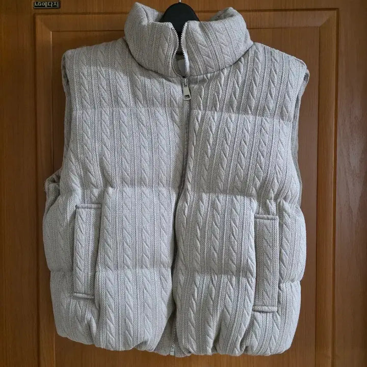 [BUNJANG] Wellon Herringbone Knit Beige Padded Vest / (새상품) 웰론 헤링본 니트 재질 베이지 패딩조끼(따뜻해요)