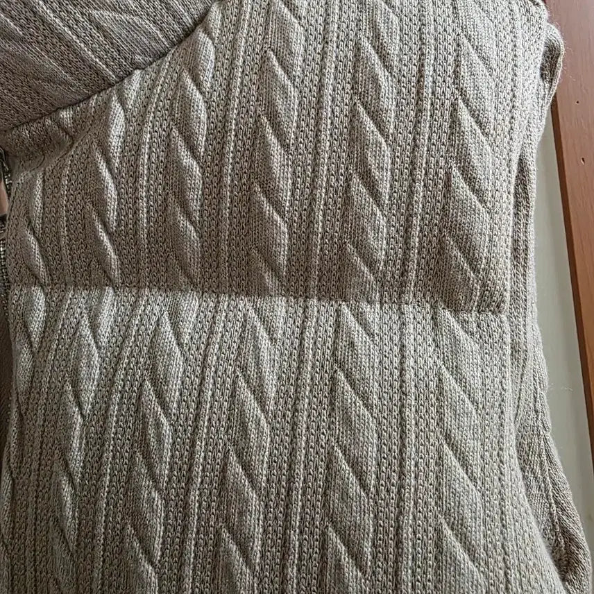 [BUNJANG] Wellon Herringbone Knit Beige Padded Vest / (새상품) 웰론 헤링본 니트 재질 베이지 패딩조끼(따뜻해요)