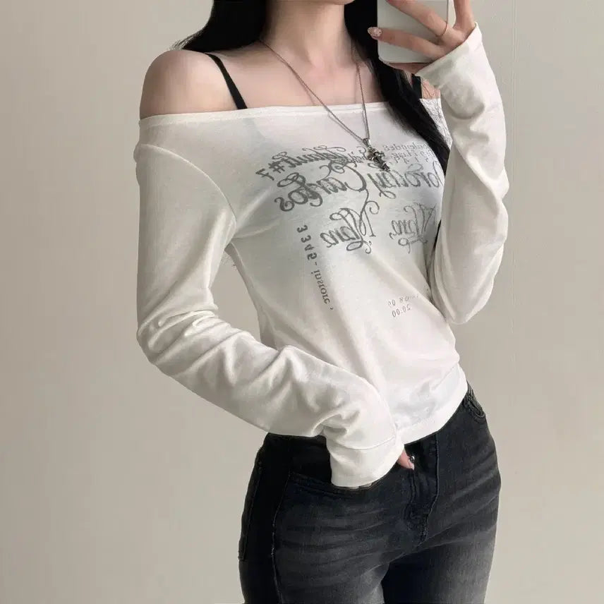 [BUNJANG] Lettering Off-Shoulder Long Sleeve T-Shirt / 레터링 오프숄더 긴팔티셔츠