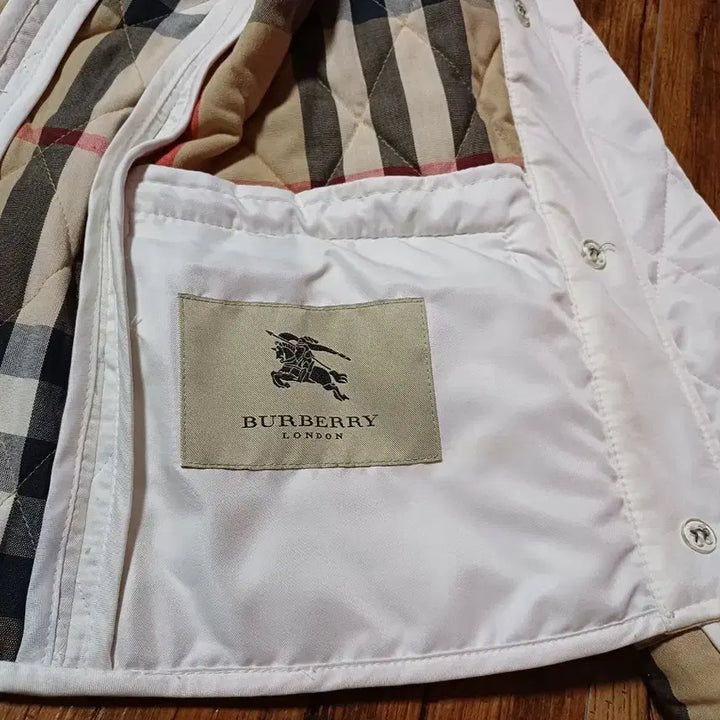 [BUNJANG] Burberry Diamond Quilted Spring Jacket / 여성버버리 다이아몬드 퀼팅스프링자켓