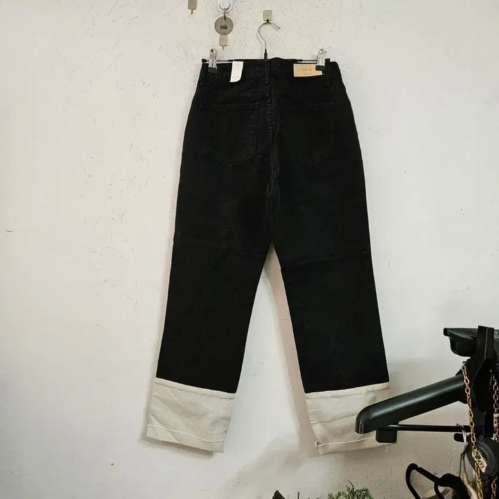 [SOLD OUT] 어썸나인 블랙 롤업 데님 팬츠