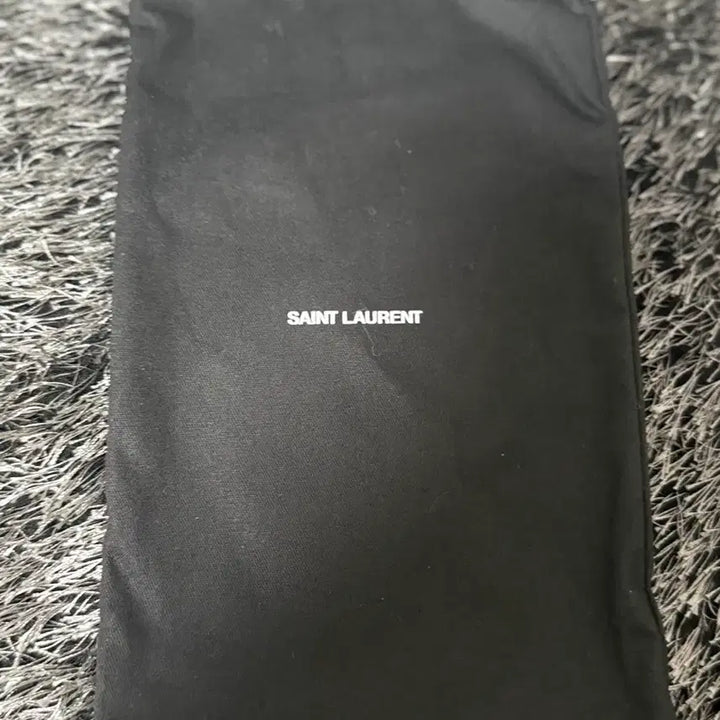 [BUNJANG] Yves Saint Laurent Bill Pouch / 입생로랑 빌파우치 프리사이즈