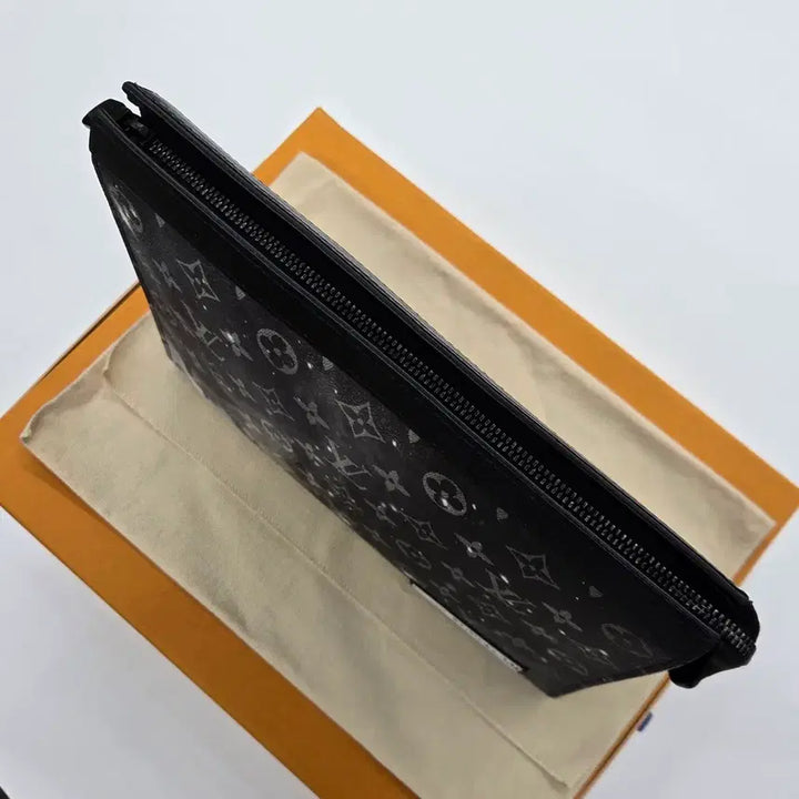 [BUNJANG] Louis Vuitton Galaxy Pochette Voyage Clutch / { MM / 한정판 } 루이비통 갤럭시 포쉐트 보야주 클러치