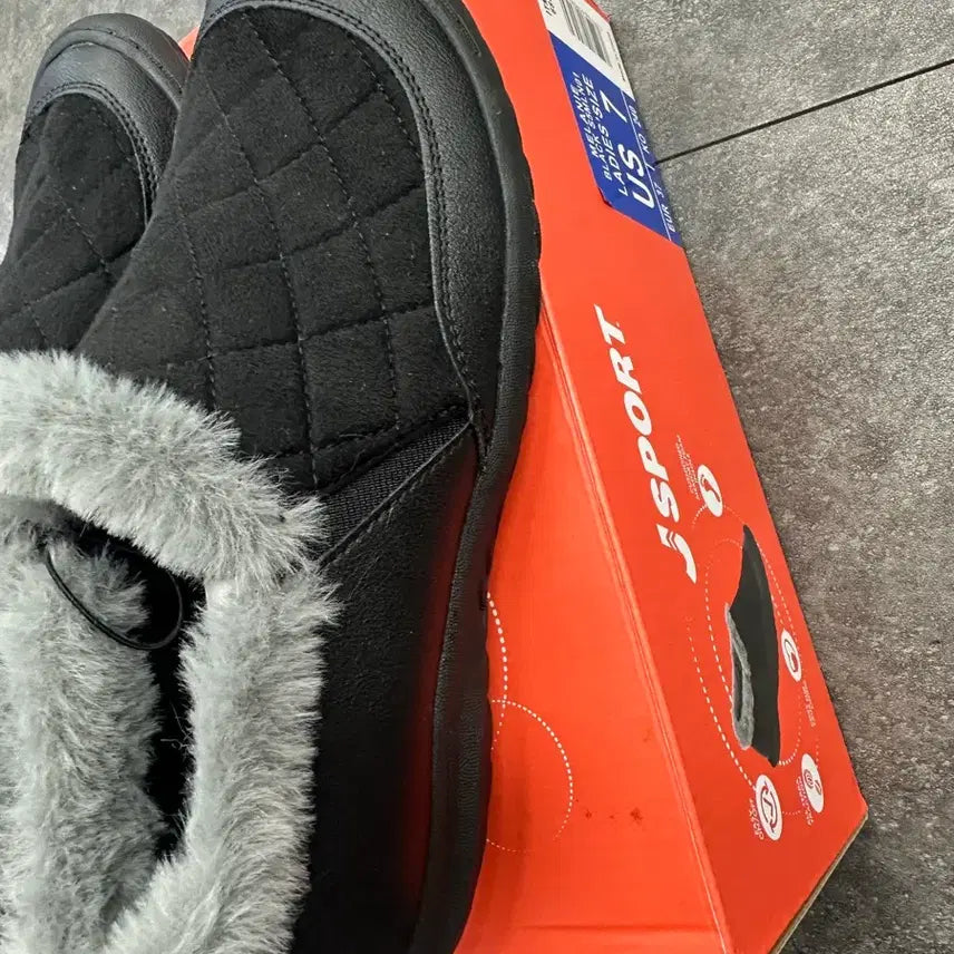 [BUNJANG] JSPORT Women's Fur Slip-ons / JSPORT 제이스포츠 여성 털 슬립온 240mm