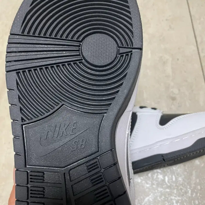 [SOLD OUT] 나이키 덩크 로우 블랙화이트