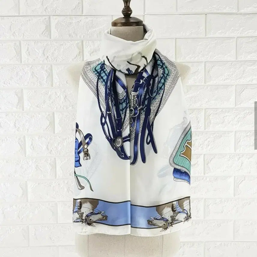 [BUNJANG] Silk Scarf with Horse Pattern (Blue) / 화이트 실크 스카프 말 패턴(블루)