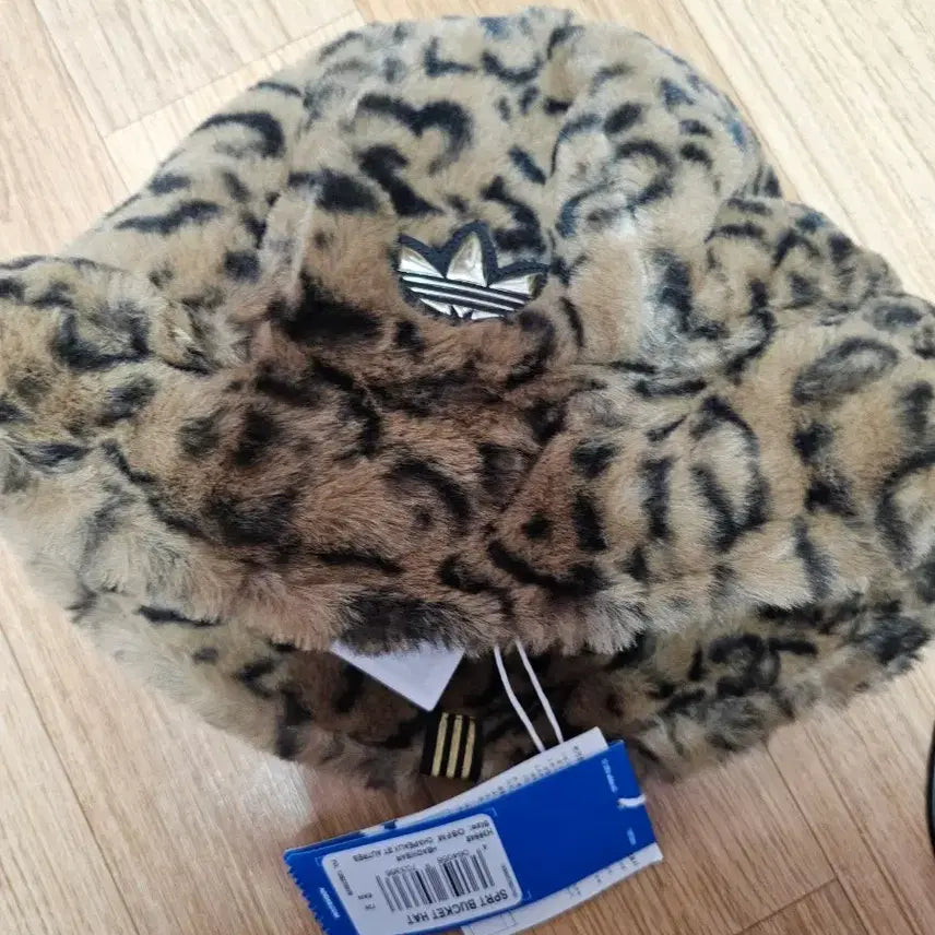 [BUNJANG] Adidas Leopard Faux Fur Bucket Hat / 아디다스 레오파드 퍼 버킷햇 새거