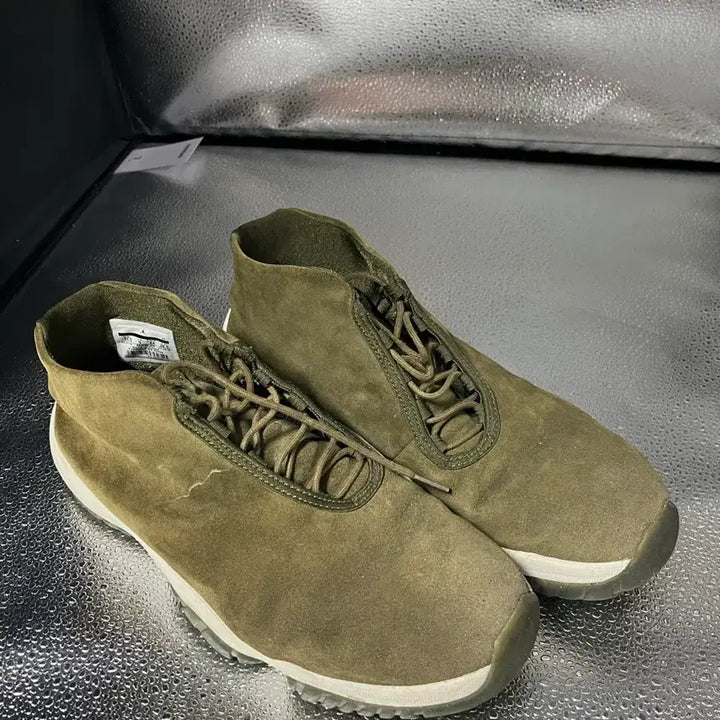 [BUNJANG] Jordan 11 Future Olive Sneakers / 조던 11 퓨처 올리브 us11.5