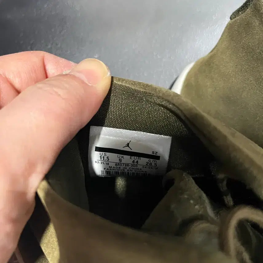 [BUNJANG] Jordan 11 Future Olive Sneakers / 조던 11 퓨처 올리브 us11.5