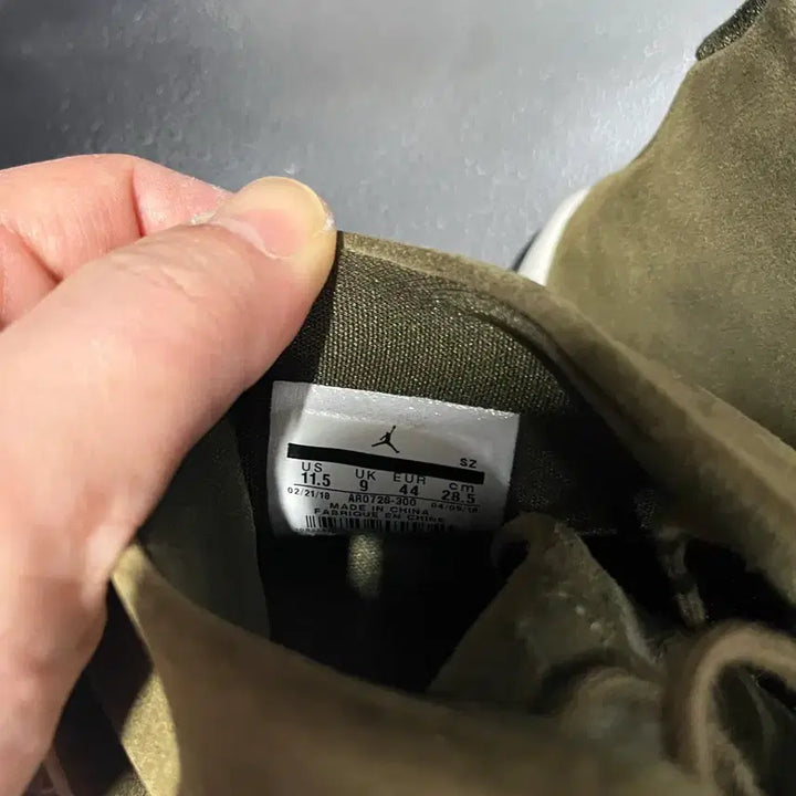 [BUNJANG] Jordan 11 Future Olive Sneakers / 조던 11 퓨처 올리브 us11.5