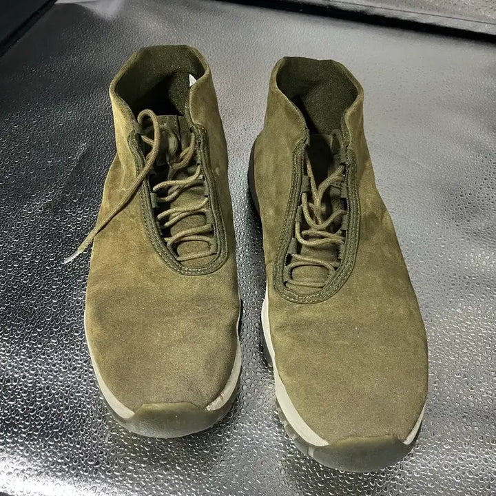 [BUNJANG] Jordan 11 Future Olive Sneakers / 조던 11 퓨처 올리브 us11.5