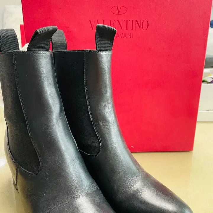 [BUNJANG] Valentino Garavani Rockstud Beetle Chelsea Boots / 발렌티노 락스터드 비틀 첼시부츠 38사이즈