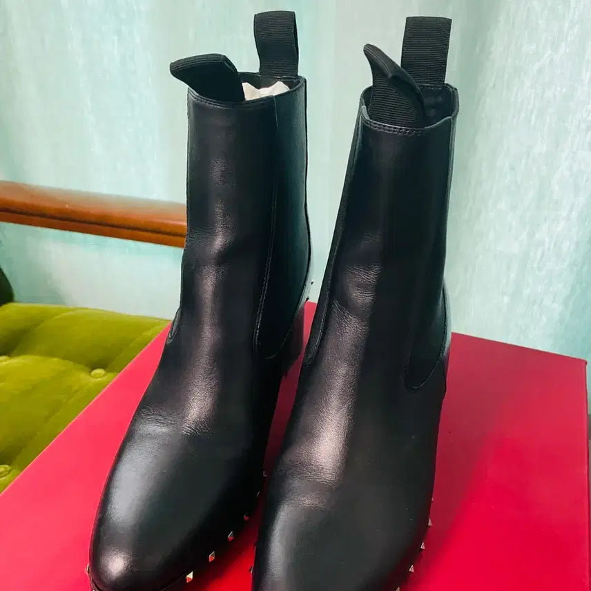 [BUNJANG] Valentino Garavani Rockstud Beetle Chelsea Boots / 발렌티노 락스터드 비틀 첼시부츠 38사이즈