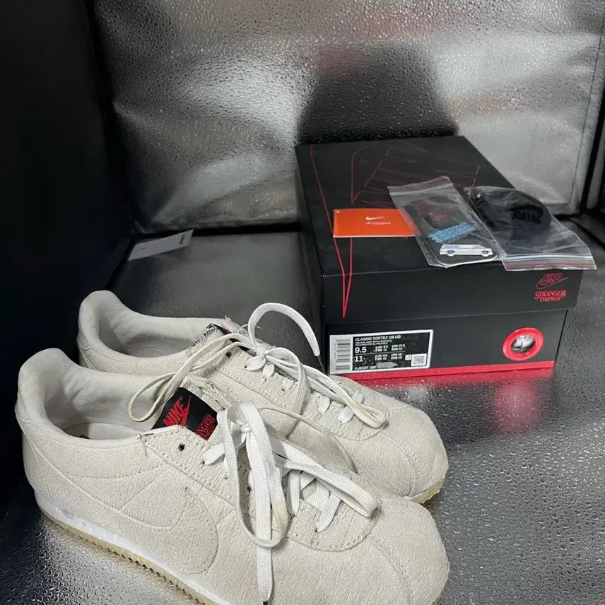 [BUNJANG] Nike Cortez Upside Down Sneakers / 나이키 코르테즈 업사이드다운 기묘한 이야기 275