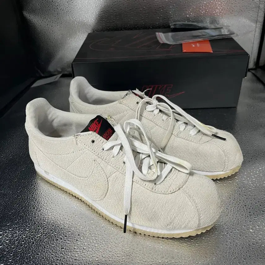 [BUNJANG] Nike Cortez Upside Down Sneakers / 나이키 코르테즈 업사이드다운 기묘한 이야기 275