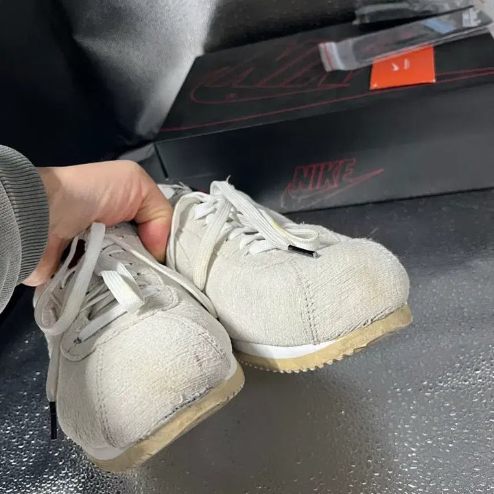 [BUNJANG] Nike Cortez Upside Down Sneakers / 나이키 코르테즈 업사이드다운 기묘한 이야기 275