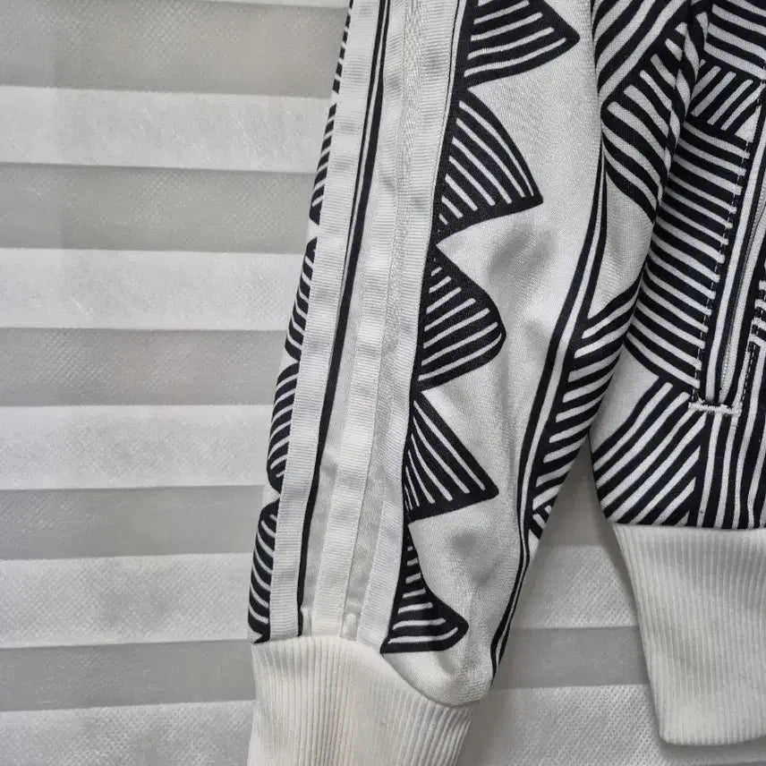 [BUNJANG] Adidas Patterned Track Top White Black / 아디다스 패턴 트랙탑 화이트 블랙