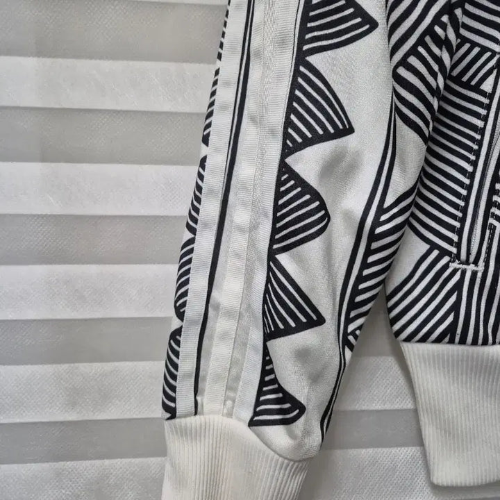[BUNJANG] Adidas Patterned Track Top White Black / 아디다스 패턴 트랙탑 화이트 블랙