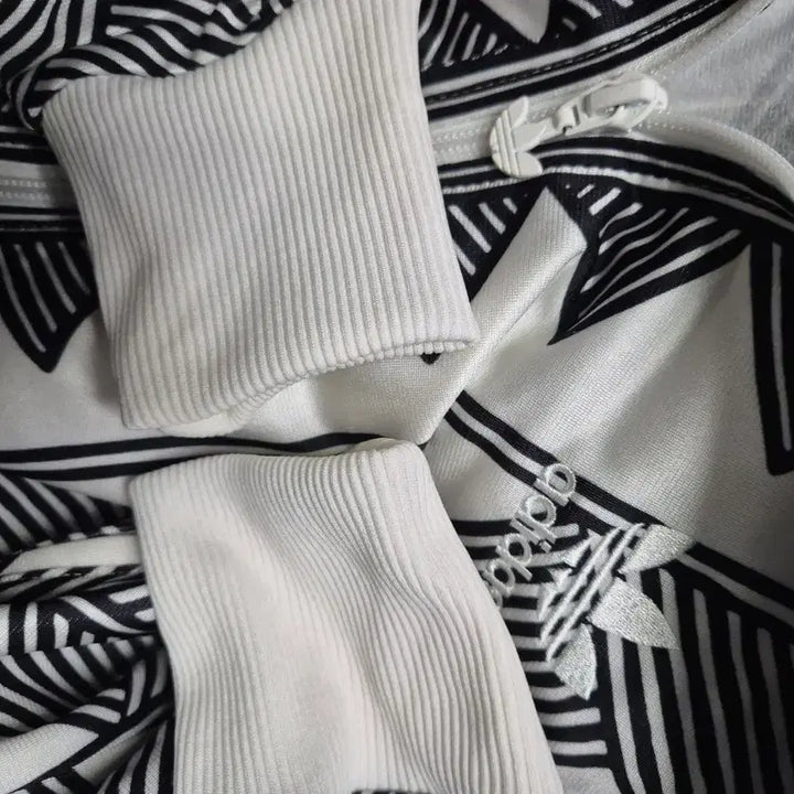 [BUNJANG] Adidas Patterned Track Top White Black / 아디다스 패턴 트랙탑 화이트 블랙