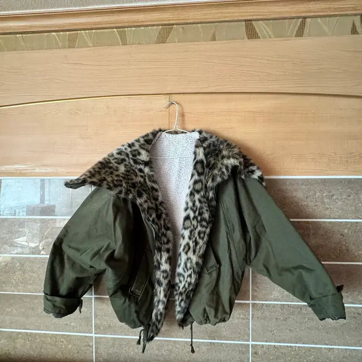 [BUNJANG] Leopard Fur Lined Khaki Parka Jacket / 카키 야상 레오파드 퍼 자켓