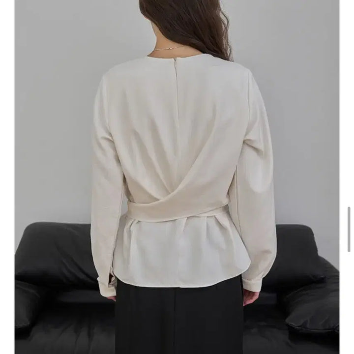 [BUNJANG] Autumn Made Robe Wrap Blouse / [새상품] 어텀 made 로브 랩 블라우스 / 하객룩 / 매니크