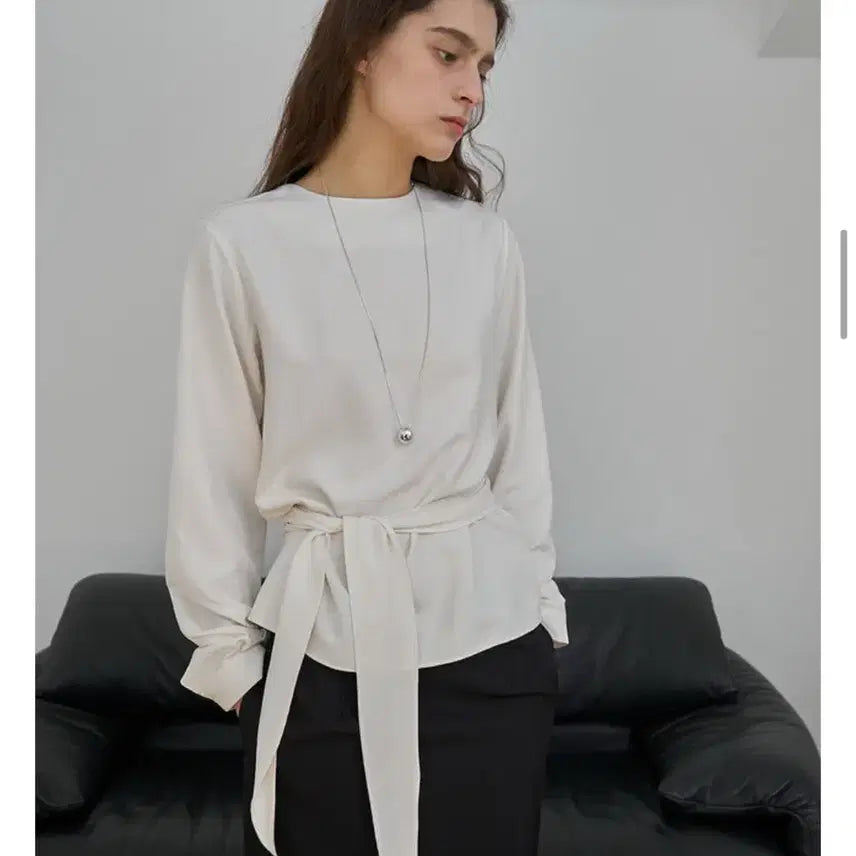 [BUNJANG] Autumn Made Robe Wrap Blouse / [새상품] 어텀 made 로브 랩 블라우스 / 하객룩 / 매니크